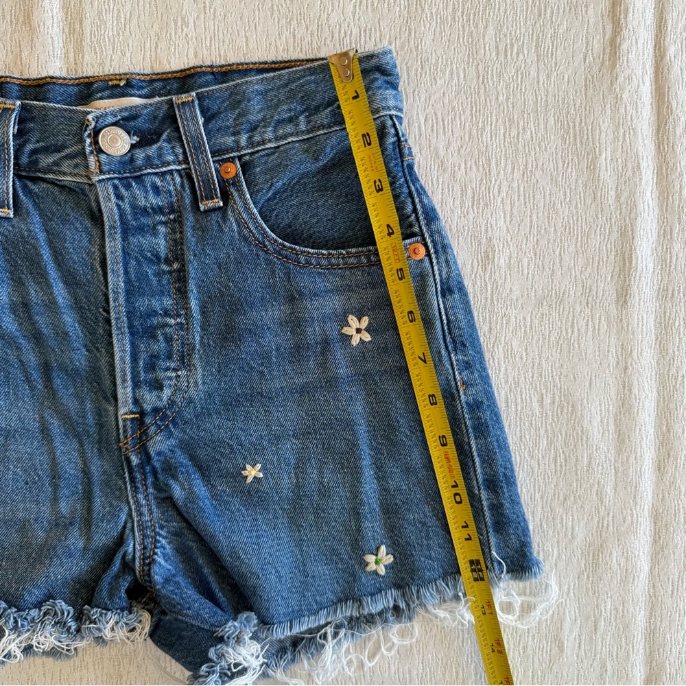 Levis Premium Womens Size W25 Ribcage Daisy Embroidered Denim Shorts - Picture 9 of 16